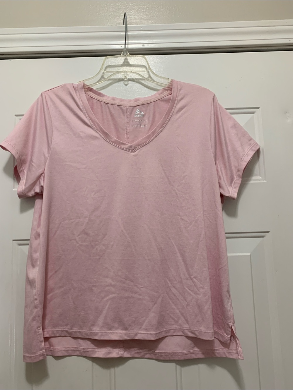 4/$10 RBX Light Pink V-Neck Short Sleeve Tee Size Large